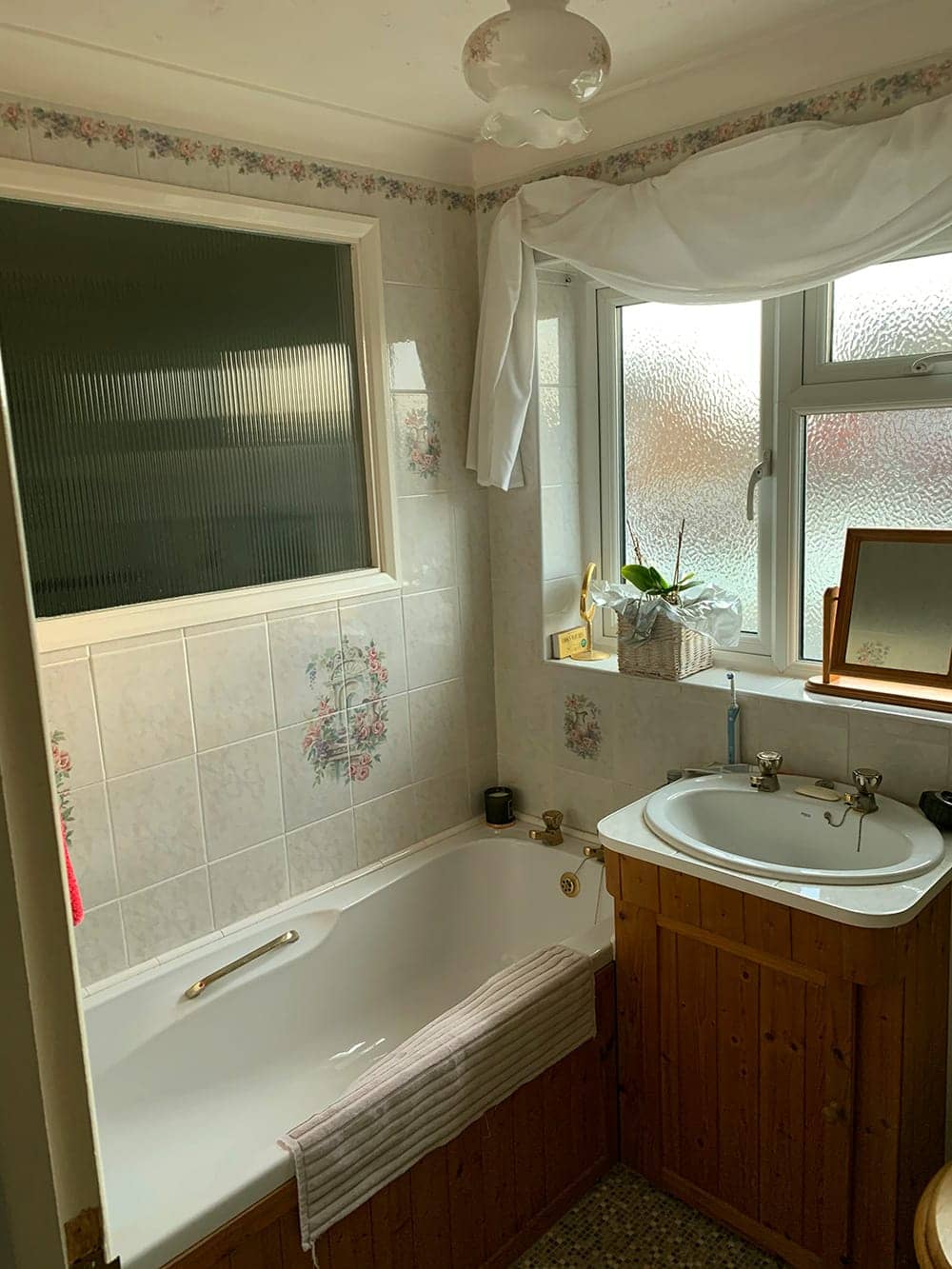 Bathroom before Mark Fiske Makeover